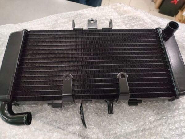 Honda CB400 Radiator - Image 4